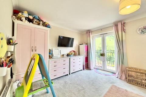 22 Eshlands Brook, Barnsley, S71 5SH