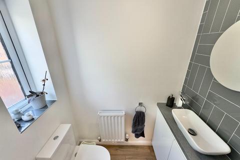 22 Eshlands Brook, Barnsley, S71 5SH