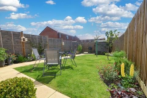 2 bedroom end of terrace house for sale, Lakeside Drive, Gillingham