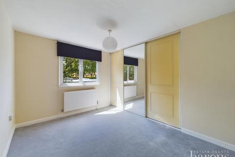 4 bedroom end of terrace house for sale, Taverner Close, Basingstoke RG21