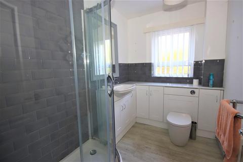 3 bedroom flat to rent, Sutherland Avenue, Bexhill-On-Sea