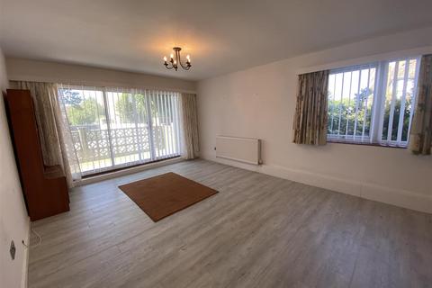 3 bedroom flat to rent, Sutherland Avenue, Bexhill-On-Sea