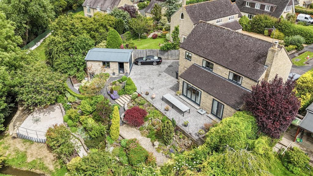 Cotswold Close, Tredington, Warwickshire 4 bed detached house for sale