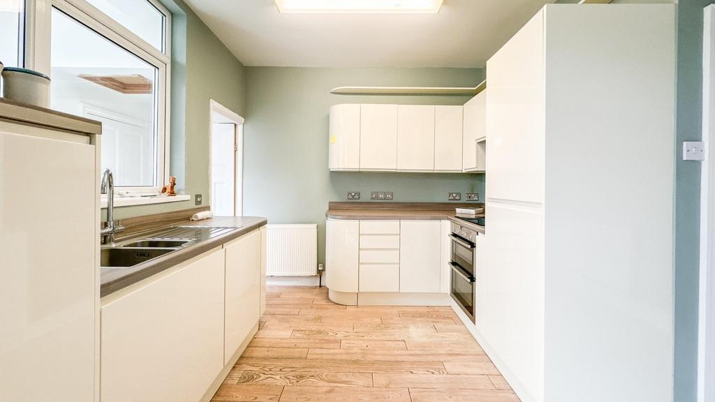 Open Plan Kitchen /Dining Room