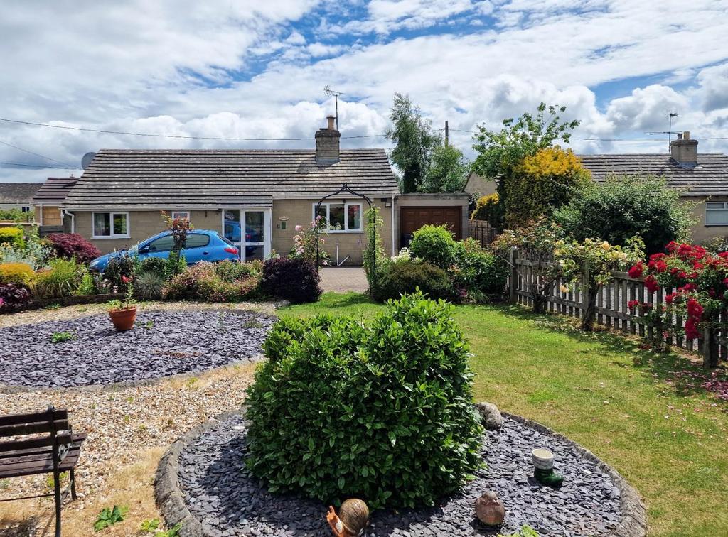 Windermere, Chalford Hill, Stroud 3 bed detached bungalow for sale £