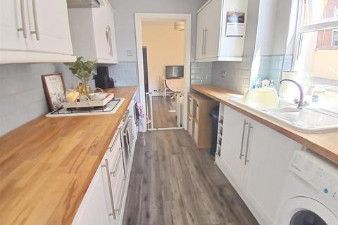 28 Tomkinson Road, Nuneaton, CV10 8BH
