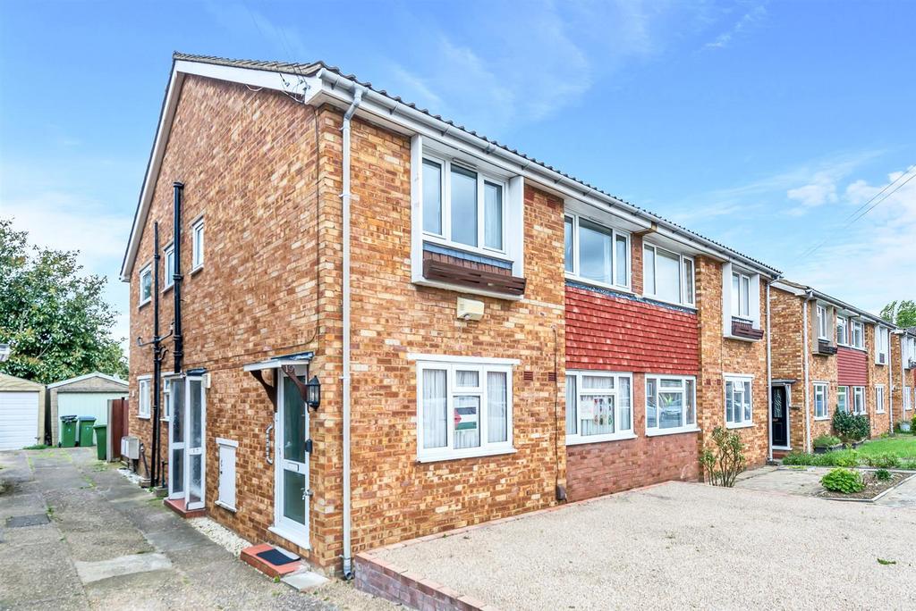 Colyer Close, London SE9 2 bed £1,575 pcm (£363 pw)