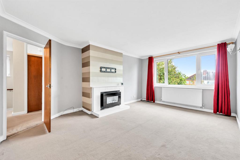 Colyer Close, London SE9 2 bed £1,575 pcm (£363 pw)