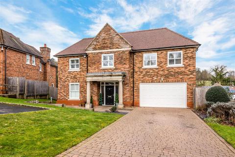 5 bedroom detached house to rent, High Oaks Close, Coulsdon