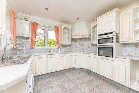 2 bedroom semi-detached bungalow for sale, Tranfield Avenue, Guiseley LS20