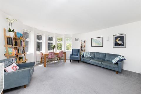 2 bedroom flat for sale, Chartfield Avenue, London