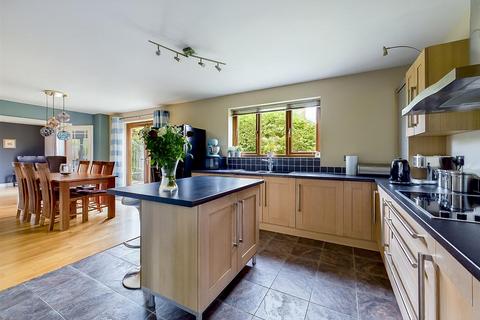 4 bedroom detached house for sale, Fromes Hill, Ledbury