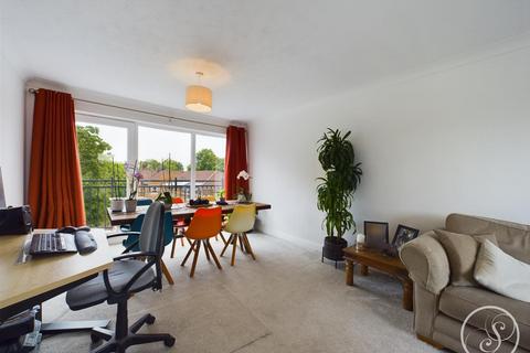 2 bedroom flat for sale, Windsor Court, Leeds