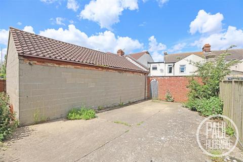 3 bedroom end of terrace house for sale, St. Peters Street, Lowestoft, NR32