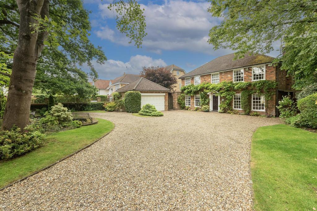 Roundwood Park, Harpenden 4 bed detached house for sale £2,000,000
