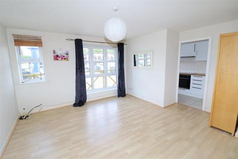 2 bedroom apartment to rent, Windsock Close, Surrey Quays