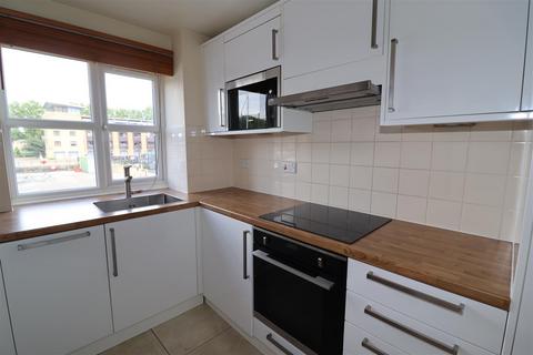 2 bedroom apartment to rent, Windsock Close, Surrey Quays