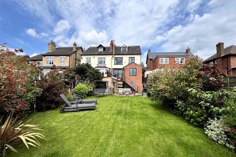 4 bedroom semi-detached house for sale, Park Avenue, Castleford