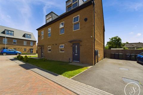 4 bedroom semi-detached house for sale, Chantrey Close, Leeds