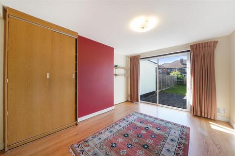 25 Carlton Avenue West, Wembley, HA0 3RE