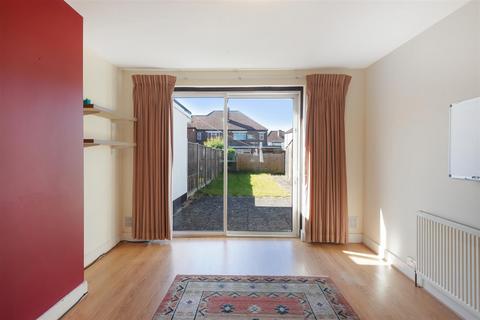 25 Carlton Avenue West, Wembley, HA0 3RE