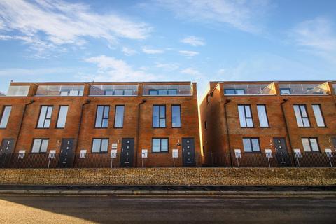 3 bedroom terraced house to rent, Commissioners Quay, Blyth