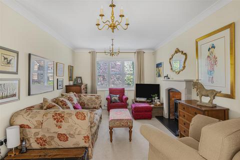 154 Princess Drive, Seaford, BN25 2TS