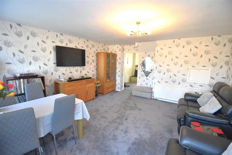 3 bedroom terraced house for sale, Warwick Drive, Rochford