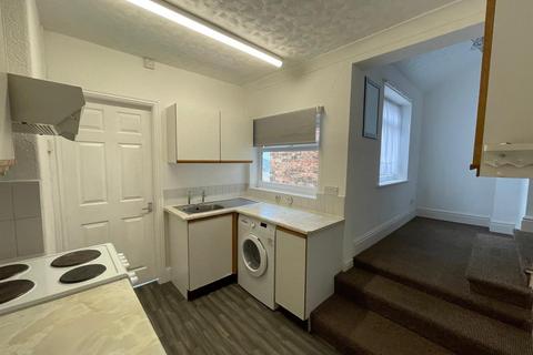 2 bedroom property to rent, Gladstone Street, Scarborough YO12