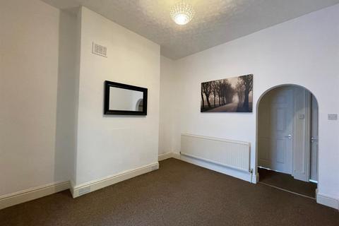 2 bedroom property to rent, Gladstone Street, Scarborough YO12