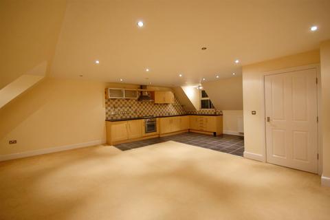 2 bedroom penthouse to rent, Fairfax Street, Lincoln