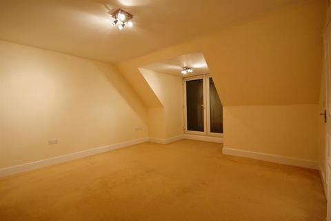 2 bedroom penthouse to rent, Fairfax Street, Lincoln