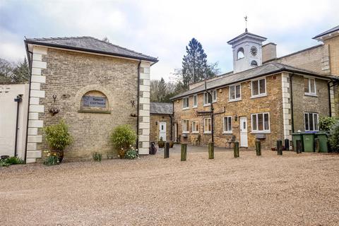 1 bedroom semi-detached house to rent, Portsmouth Road, Esher, KT10