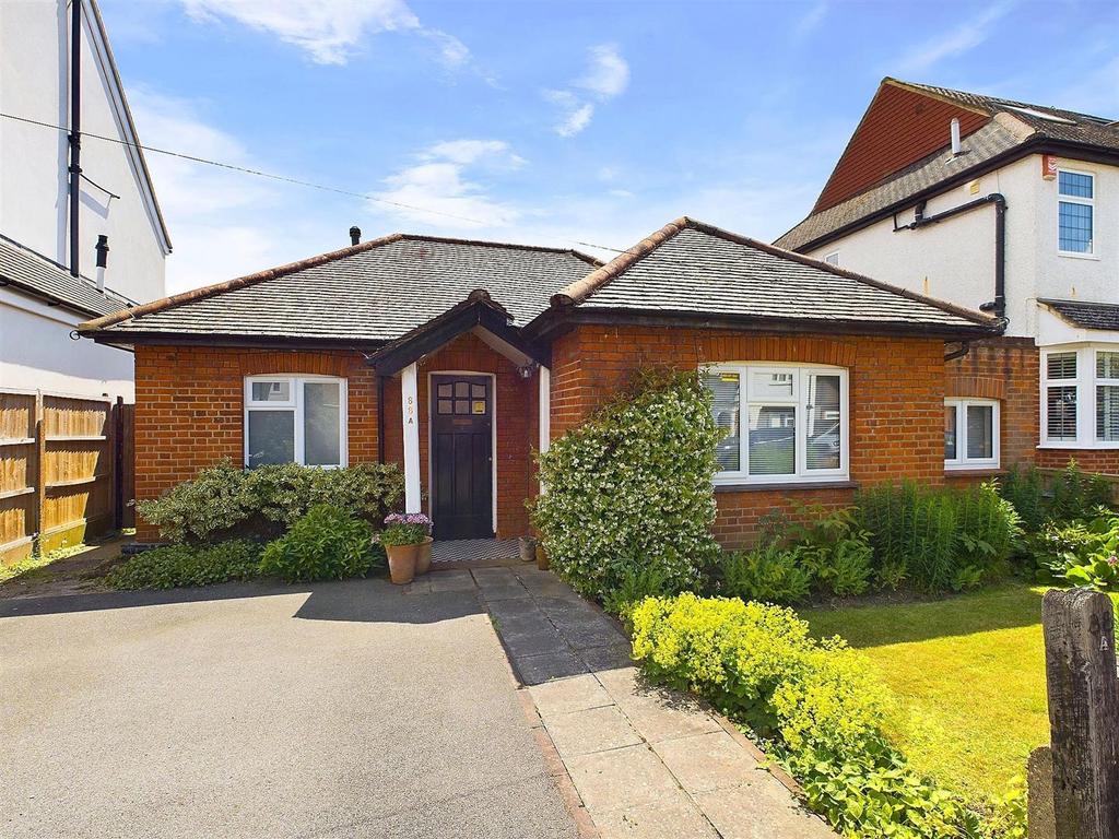 Kings Road, WaltonOnThames 3 bed detached bungalow for sale £930,000
