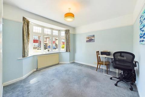 4 bedroom semi-detached house for sale, Cottimore Avenue, Walton-On-Thames