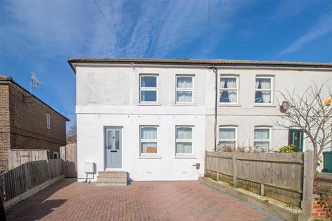 3 bedroom semi-detached house to rent, Freshfield Road, Brighton