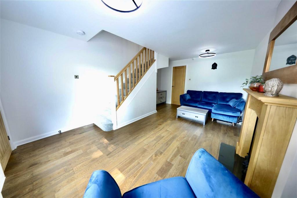 3 Etton Grove - Lounge 3.jpg