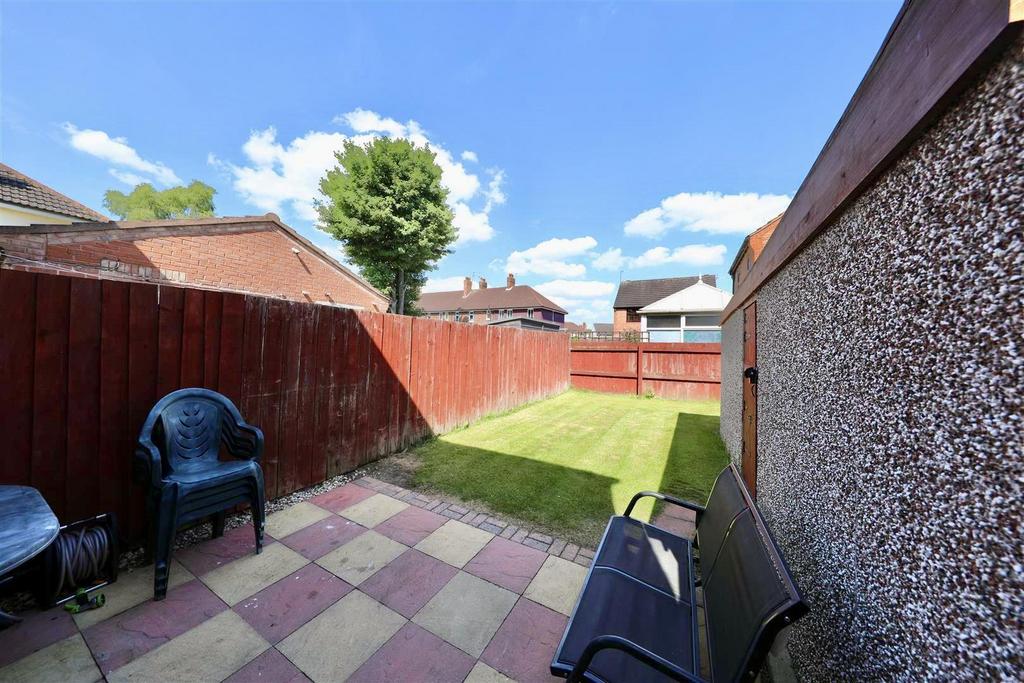 3 Etton Grove - Outside.jpg
