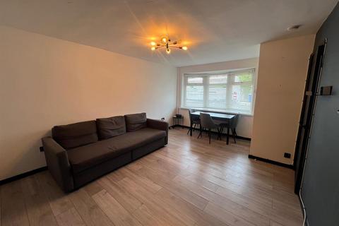 3 bedroom house to rent, Melanie Drive, Stockport SK5