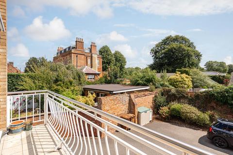 3 bedroom end of terrace house for sale, Dorking Road, Epsom