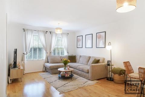 1 bedroom flat for sale, Cobham Close, Enfield EN1