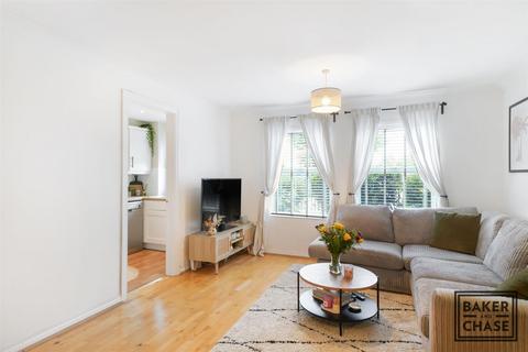 1 bedroom flat for sale, Cobham Close, Enfield EN1