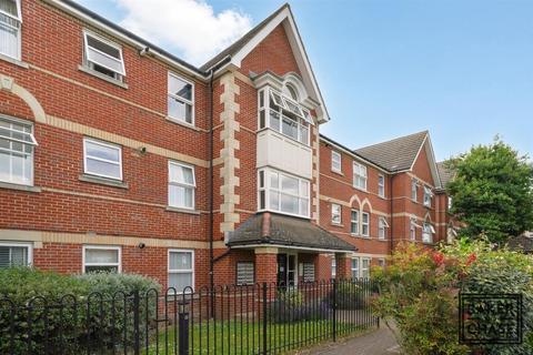 1 bedroom flat for sale, Cobham Close, Enfield EN1