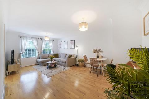 1 bedroom flat for sale, Cobham Close, Enfield EN1