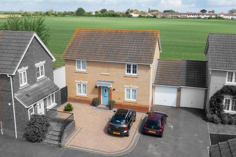 4 bedroom detached house for sale, Havengore Close, Great Wakering SS3