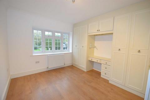 2 bedroom flat to rent, Etchingham Court, Etchingham Park Road, Finchley