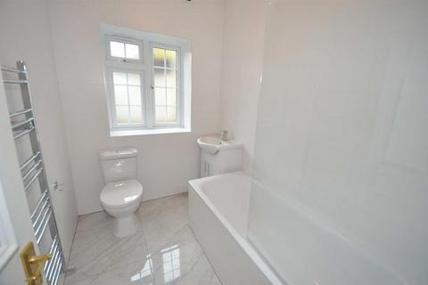 2 bedroom flat to rent, Etchingham Court, Etchingham Park Road, Finchley