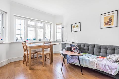 2 bedroom flat to rent, Etchingham Court, Etchingham Park Road, Finchley
