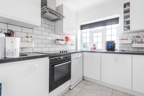 2 bedroom flat to rent, Etchingham Court, Etchingham Park Road, Finchley