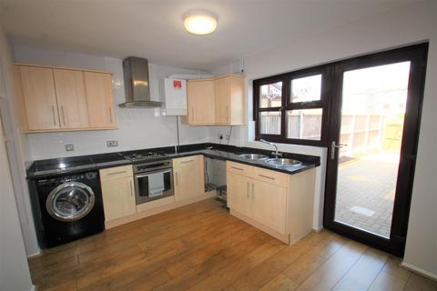 2 bedroom terraced house to rent, Princeton Mews, Colchester, CO4